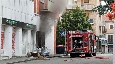 Ivrea Incendio Al Carrefour Express Di Via Pavetti Nessun Ferito La