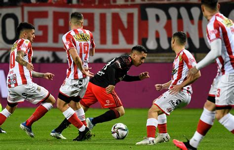 Con Tres Golazos River Plate Le Ganó Con Autoridad A Barracas Central