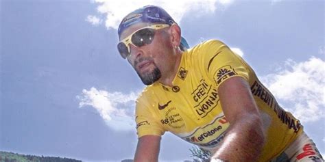 Vent anni senza Pantani i dubbi e le inchieste Il Pirata morì solo