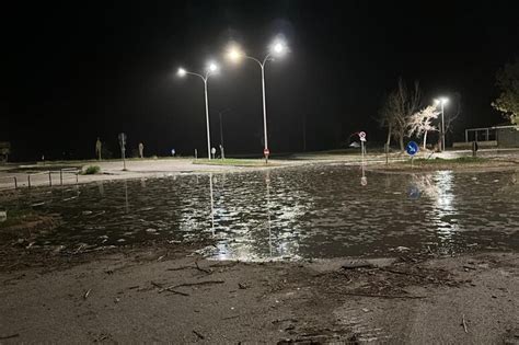 Mareggiate E Maltempo A Nocera Terinese Il Lungomare Invaso Dalle Onde