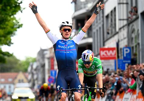 Yves Lampaert Klopt Wout Van Aert In Sprint Na Tourcriterium Roeselare