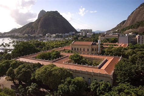 Quais são os cursos oferecidos pela UFRJ