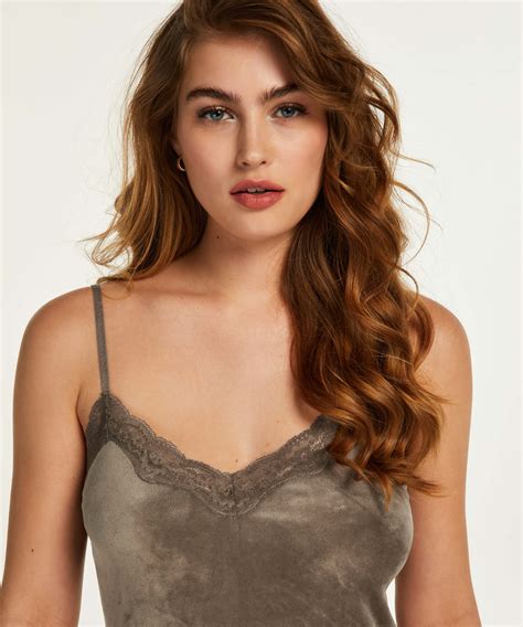 Velours Lace Cami Top For £19 Tops Hunkemöller