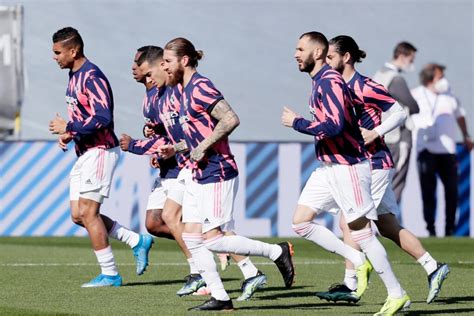 Calentamiento en el fútbol Importancia y Ejercicios esenciales iFitness