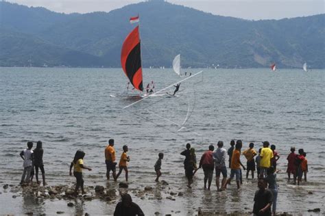 Lomba Perahu Layar Tradisional | ANTARA Foto