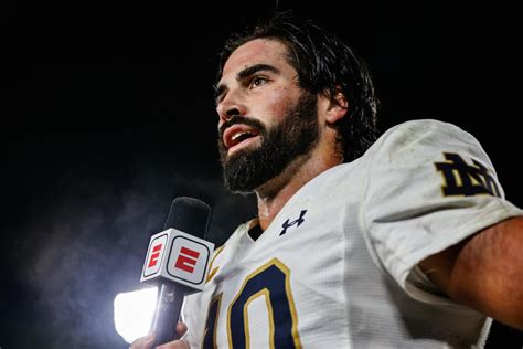 Watch Notre Dames Sam Hartman Missing His Signature Beard Yahoo Sports