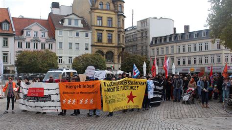 Abschiebung ist keine Lösung Demonstration für Bleiberecht