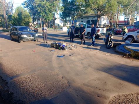 Accidente entre una moto y un automóvil en cercanías a la Rueda Rotaria