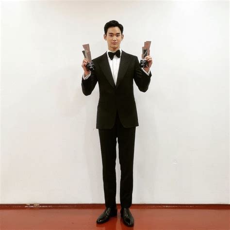 Ide Padu Padan Kemeja Ala Kim Soo Hyun Yang Kece Abis