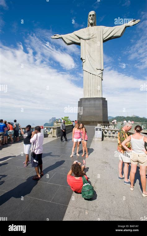 Río de Janeiro Brasil Turistas que toman fotografías en Corcovado