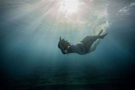 Mother Mermaid How To Get Started With Underwater Maternity Photos Click Magazine