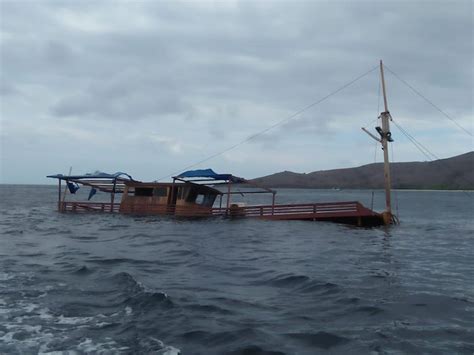 Kapal Wisata Tenggelam Di Area Taman Nasional Komodo Floresa Co