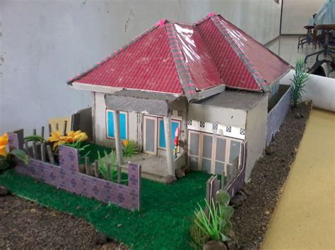 DESAIN RUMAH KEGIATAN MEMBUAT MAKET