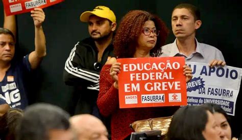 Professores De Universidades E Institutos Federais Entram Em Greve