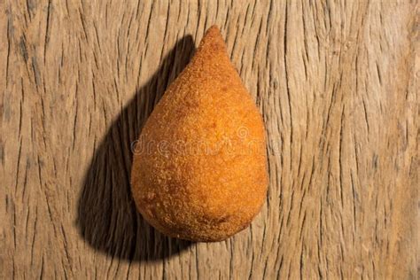 Coxinha Es Una Comida Frita Tradicional En El Brasil Un Bocado O Foto