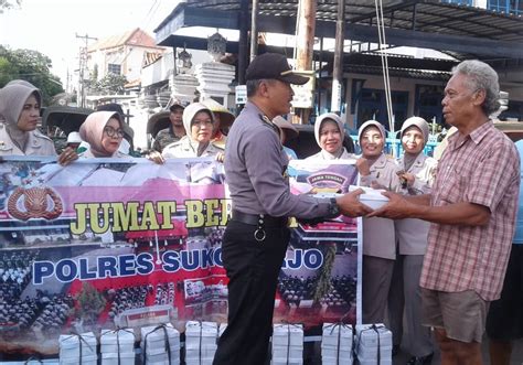 Jumat Berkah Polres Bagi Makanan Gratis Untuk Warga Kurang Mampu