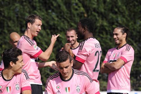 Juve Tutti In Posa Per La Foto Ufficiale C Lichtsteiner