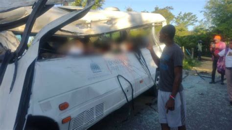 Tragedia En Rd Al Menos Estudiantes Muertos En Accidente En Que Una