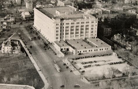 The Hudson S Bay Building In Downtown Winnipeg S Or Flickr