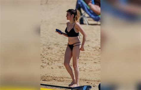 Frances Bean Cobain Shows Off Bikini Body See The Photos