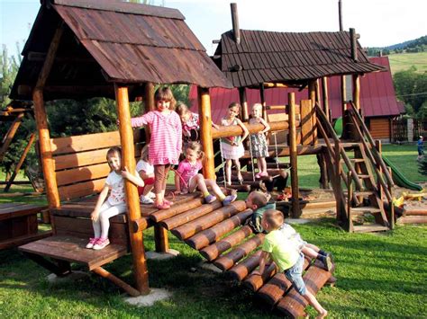 Agroturystyka z ogrodem i basenem Rodzinne wczasy z dziećmi w