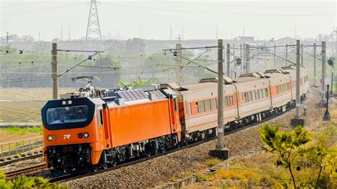 台鐵新型電力機車頭e500牽引pp車廂試運轉8785b次建國三路陸橋下通過 20240110 Youtube