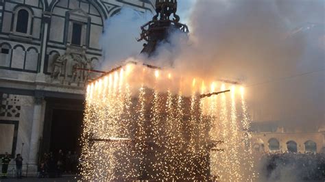 Pasqua Lo Scoppio Carro Del Carro A Firenze Youtube