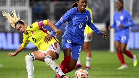 Football: French women easily beat Colombia on new manager's debut