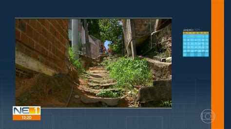 Moradores Reclamam De Problemas Em Escadaria Do Bairro Do Ibura No