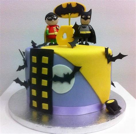 Batman Robin Cake Decorated Cake By Bella S Bakery Cakesdecor