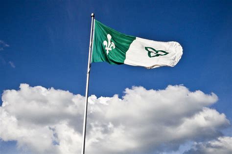 Le Drapeau Franco Ontarien A 45 Ans La Presse