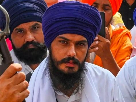 Lookout Notice Issued Against Amritpal Singh As Cops Suspect He Changed