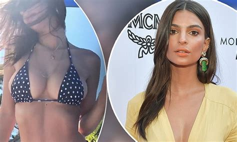 Emily Ratajkowski Says She Is Glad All Sizes Are Now Accepted