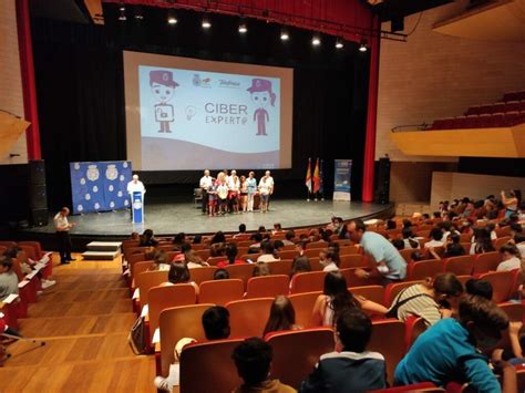 La Polic A Nacional Entregar Carnets De Ciberexperto A M S De Medio