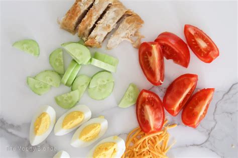 Copycat Zaxby's Cobb Salad ~ The Moody Blonde