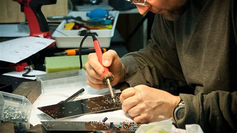 Reparatur Café öffnet auf dem Uni Campus Antenne Sachsen