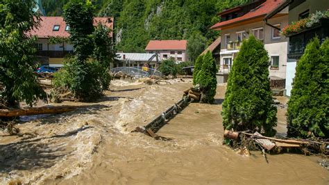 Dodental Door Noodweer In Sloveni Loopt Op Naar Zes Buitenland Nu Nl