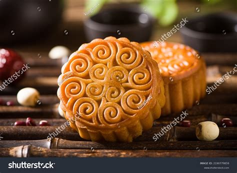 Traditional Chinese Mid Autumn Festival Mooncake Stock Photo 2190779859 ...