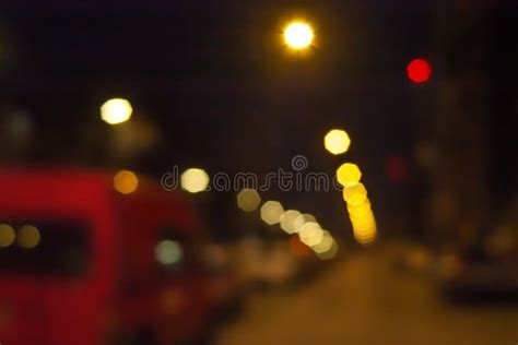 Bokeh Della Strada Luci E Fari Di Luce Sfuocati Delle Macchine Di Notte