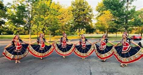 Bollywood Dance: A Phenomenal Fusion Of Vibrancy, Rhythm And Energy - Dance BFF