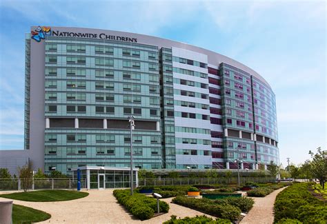 File:Nationwide Childrens Hospital, Exterior from Fragrance Maze, May 2013.jpg - Wikimedia Commons