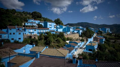 J Zcar El Pueblo Pitufo Quiere Ser Algo M S Que Una Aldea Azul