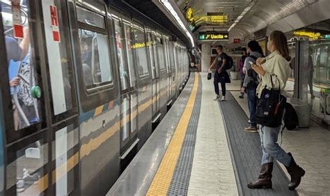 Metro Linea Di Napoli Chiusura Anticipata Marted Gennaio