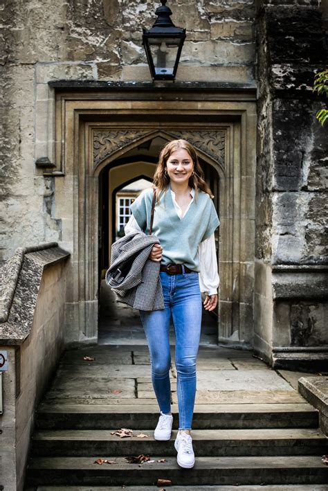 Elisabeth de Bélgica llega a Oxford su sesión de fotos para celebrar