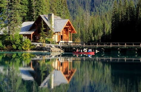 Maison En Bois Chez Emerald Lake Yoho National Park Canada Image