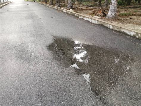 住宅街雨后水坑高清图片下载 正版图片506202664 摄图网