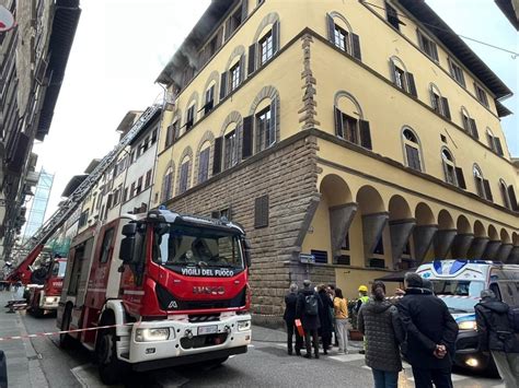 Firenze Incendio In Via Maggio Evacuato Un Palazzo La Repubblica