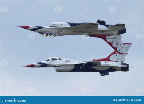 USAF Thunderbirds Performing during an Air Show Editorial Image - Image ...