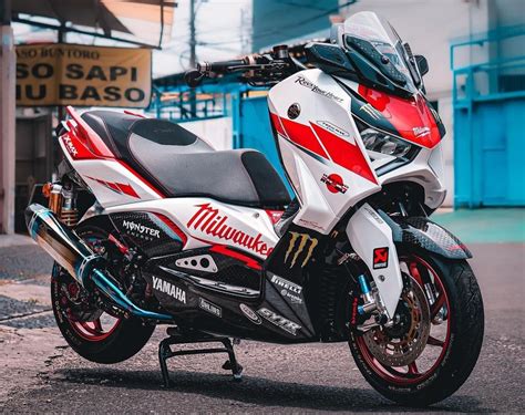 Modifikasi Yamaha XMAX 250 Connected Milwaukee Edition