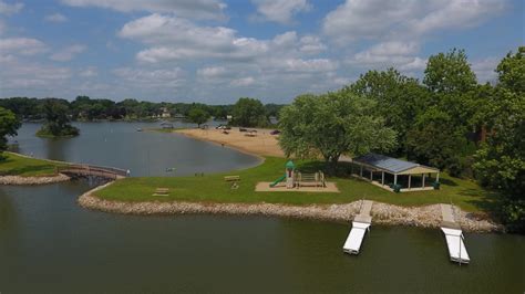 Lake Holiday, IL Community | Discover Lake Holiday, Illinois - LAKE HOLIDAY HOMES